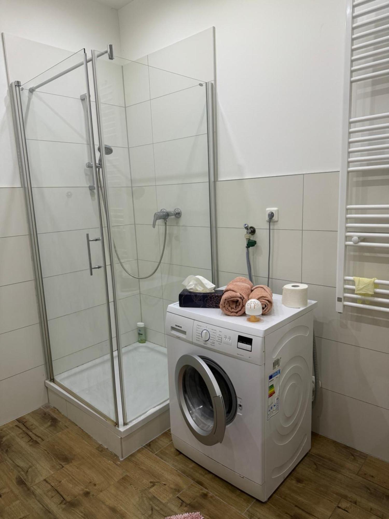 Luxurioese Wohnung Mit Eigenem Garten Augsburg Luaran gambar